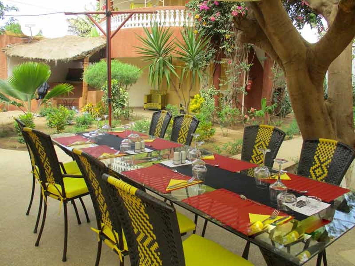 Hotel Le Lion Dort Somone Exterior foto
