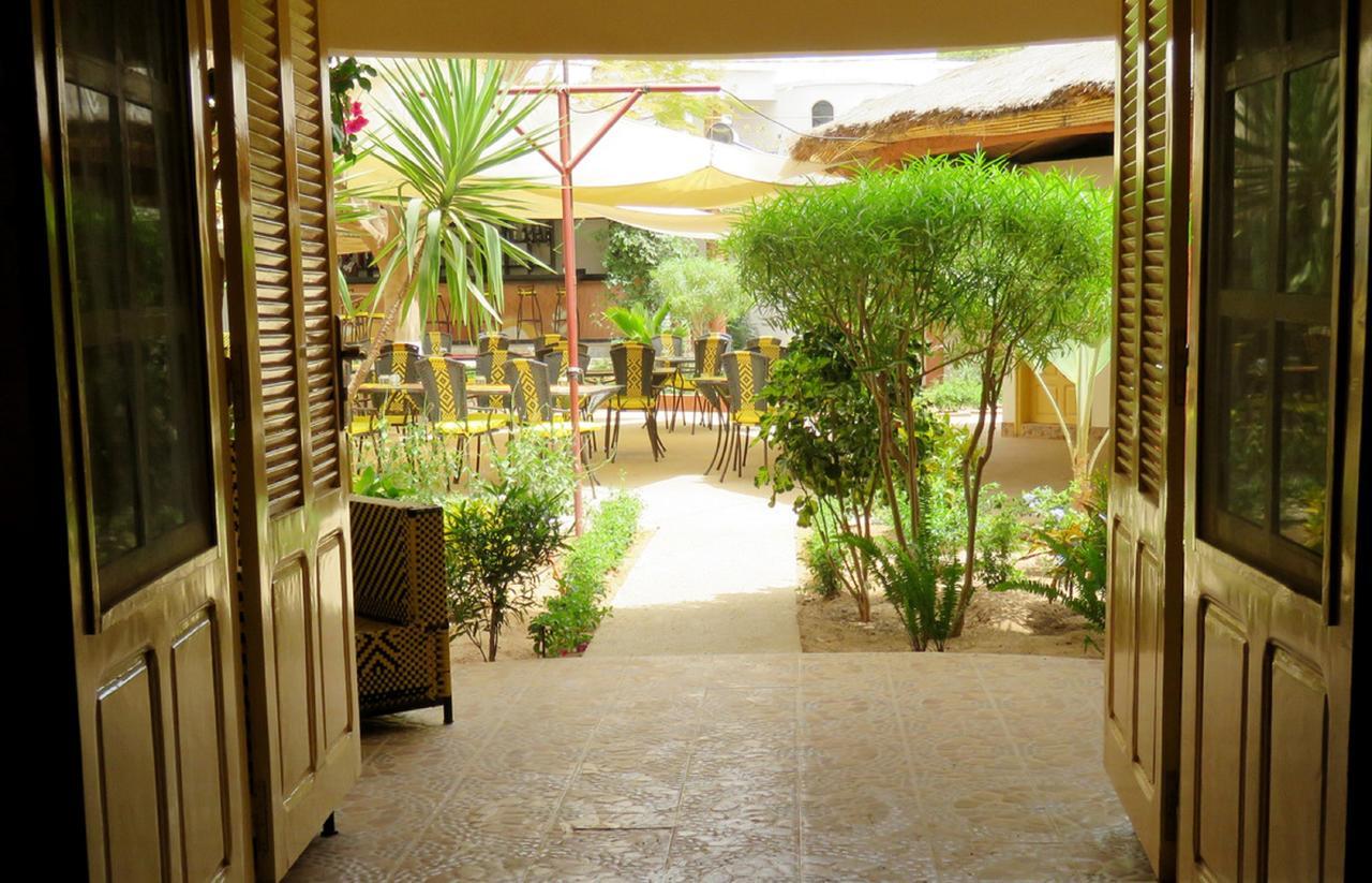 Hotel Le Lion Dort Somone Exterior foto